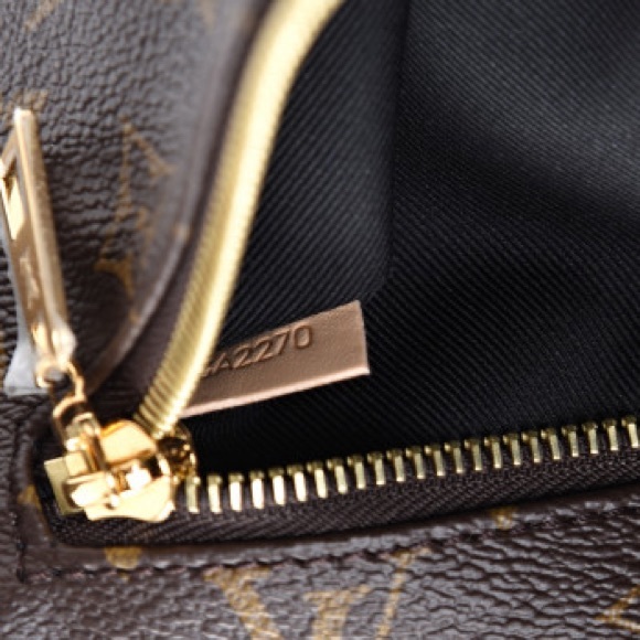 ‼️SOLD‼️ LOUIS VUITTON MONOGRAM BUMBAG - Picture 5 of 8